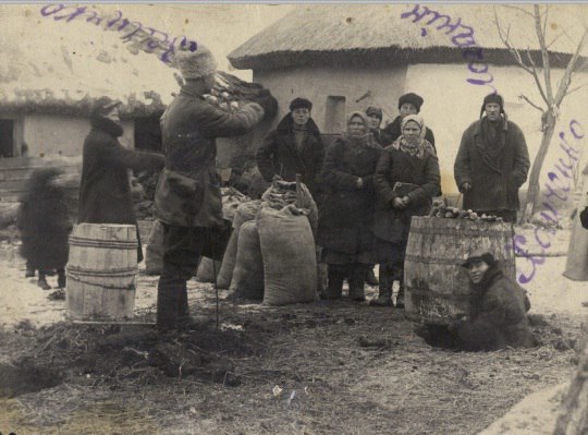 Голодомор 1932-1933 рр.: історична довідка, спогади очевидців, факти 1/1 Голодомор 1932-1933 рр.: історична довідка, спогади очевидців, факти 1/1