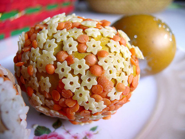 писанки прикрашені крупою (ідеї)