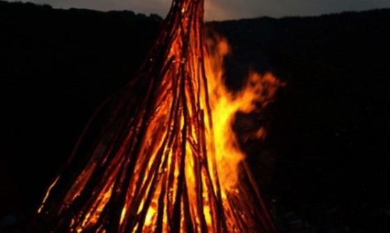 традиції звичаї Україна ватра