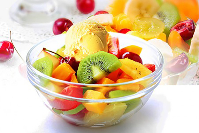 фруктовий салат з морозивом