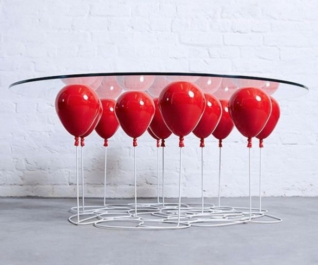повітряні кульки, стіл